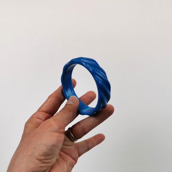 Blue Twist Plastic Vintage Bangle - Picture 5 of 12